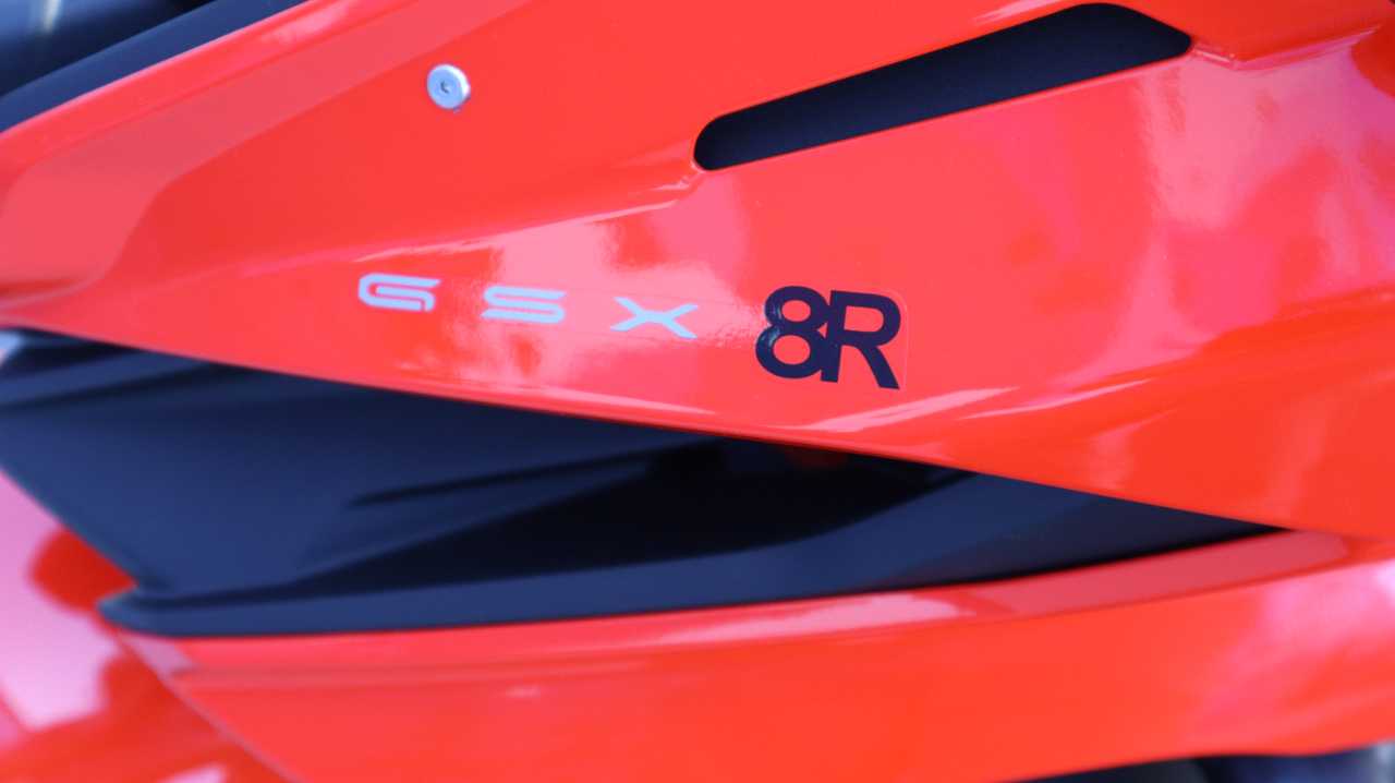 SUZUKI GSX 8R
