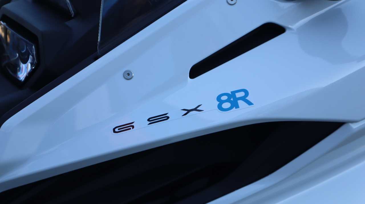 SUZUKI GSX 8R