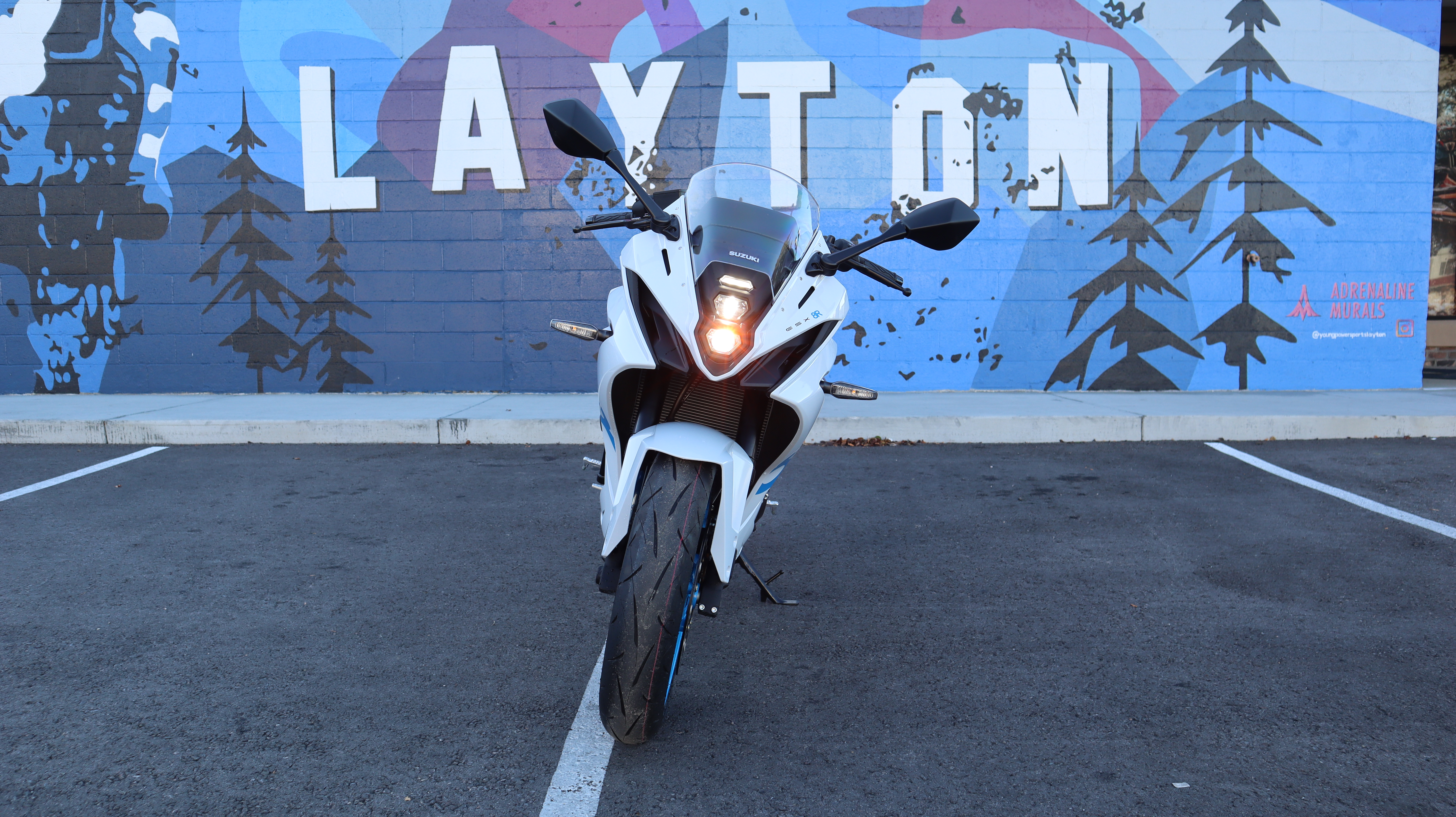SUZUKI GSX 8R