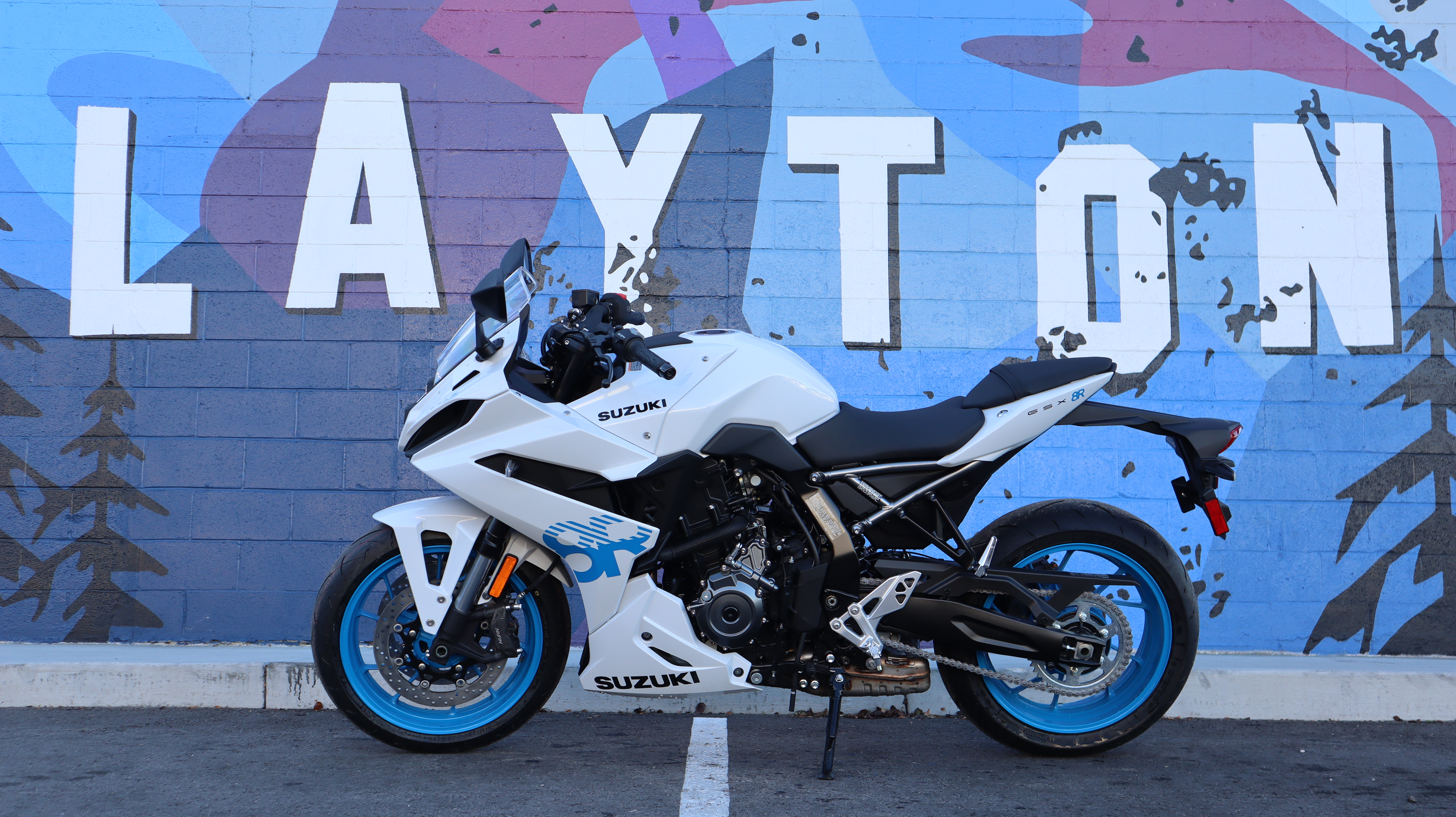 SUZUKI GSX 8R