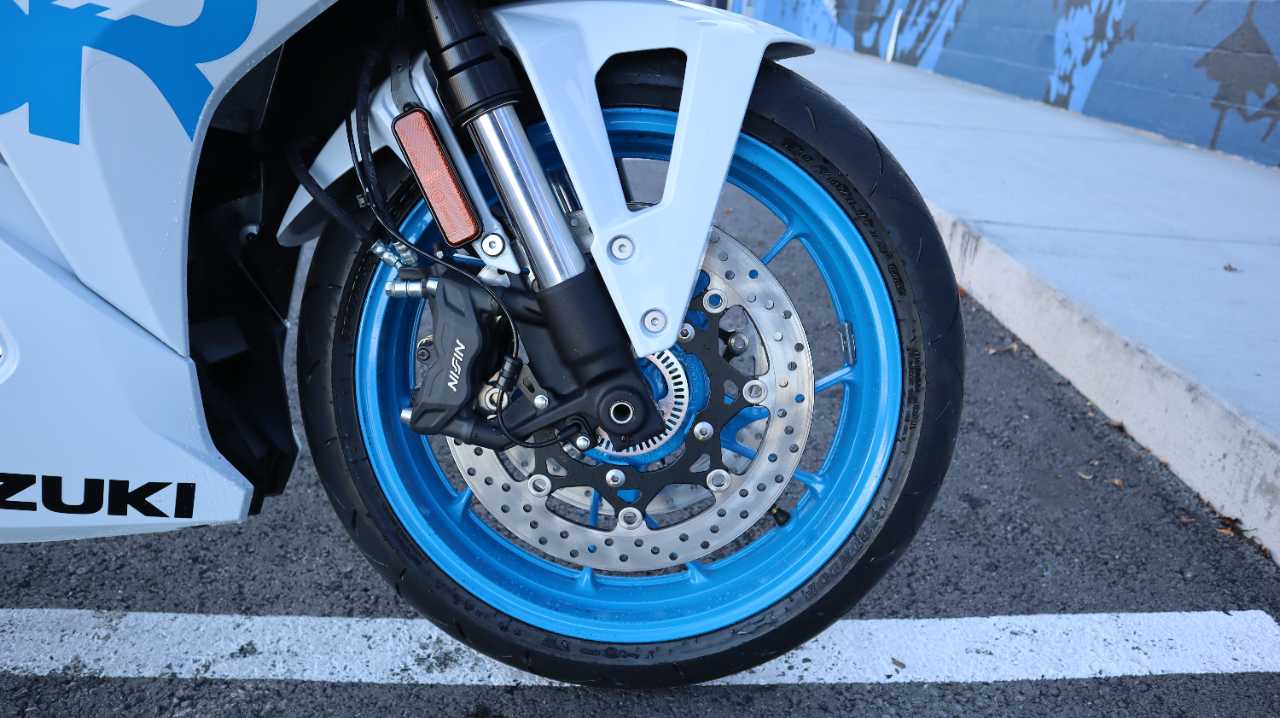 SUZUKI GSX 8R
