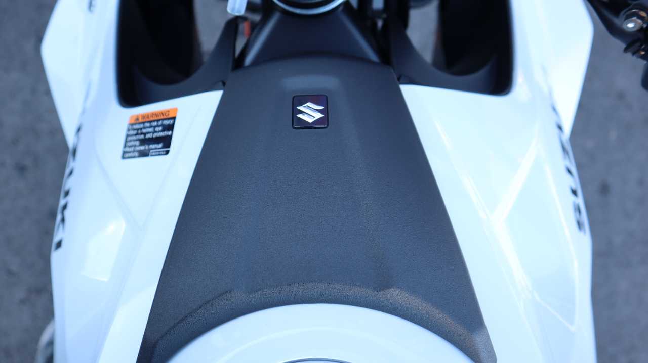 SUZUKI GSX 8R