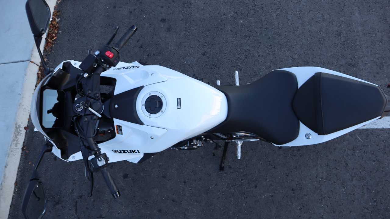 SUZUKI GSX 8R