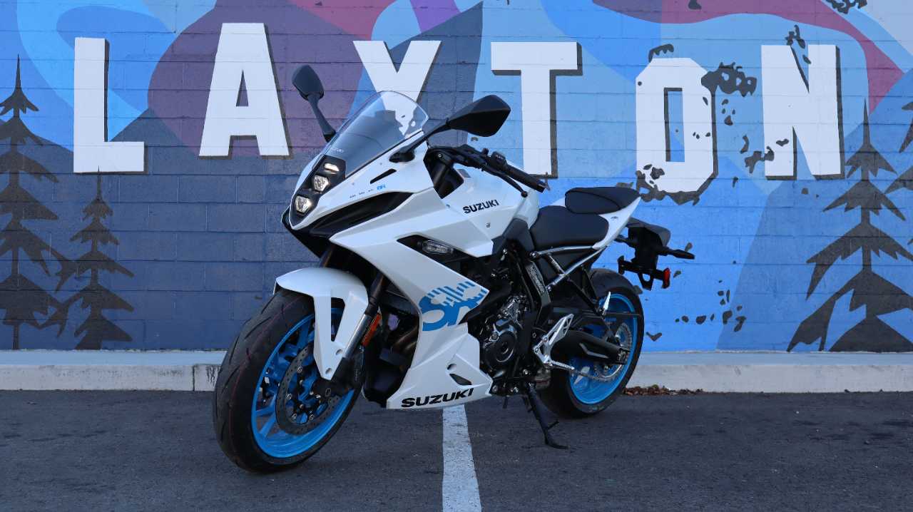 SUZUKI GSX 8R